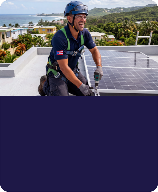 Instalador local de BrightPanel trabajando sobre un panel solar.