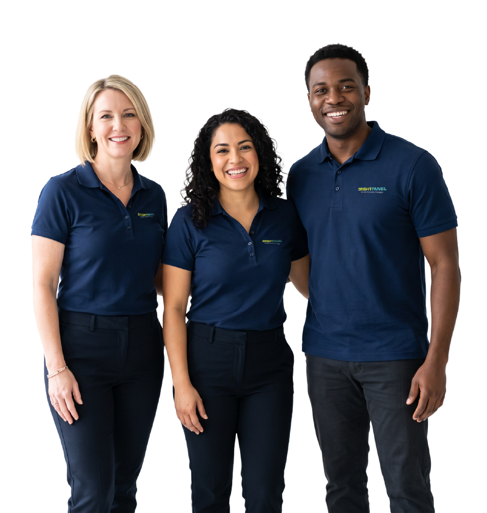 Tres consultores de BrightPanel con la camisa de la marca.